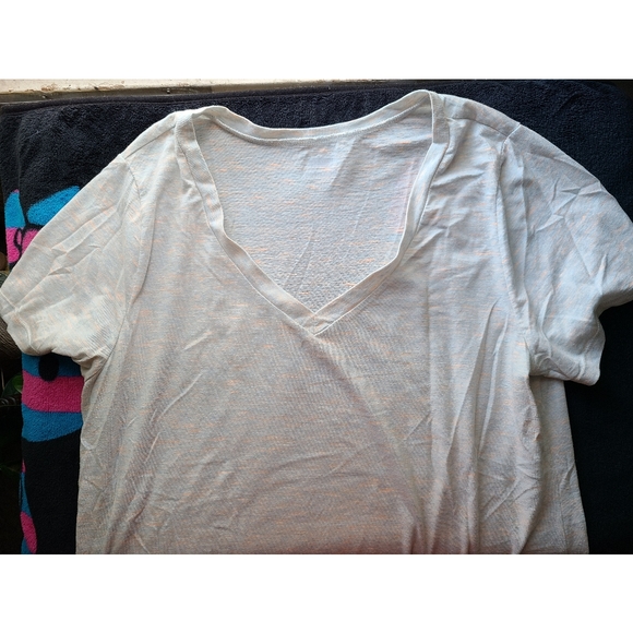 Old Navy t-shirts - Picture 6 of 7